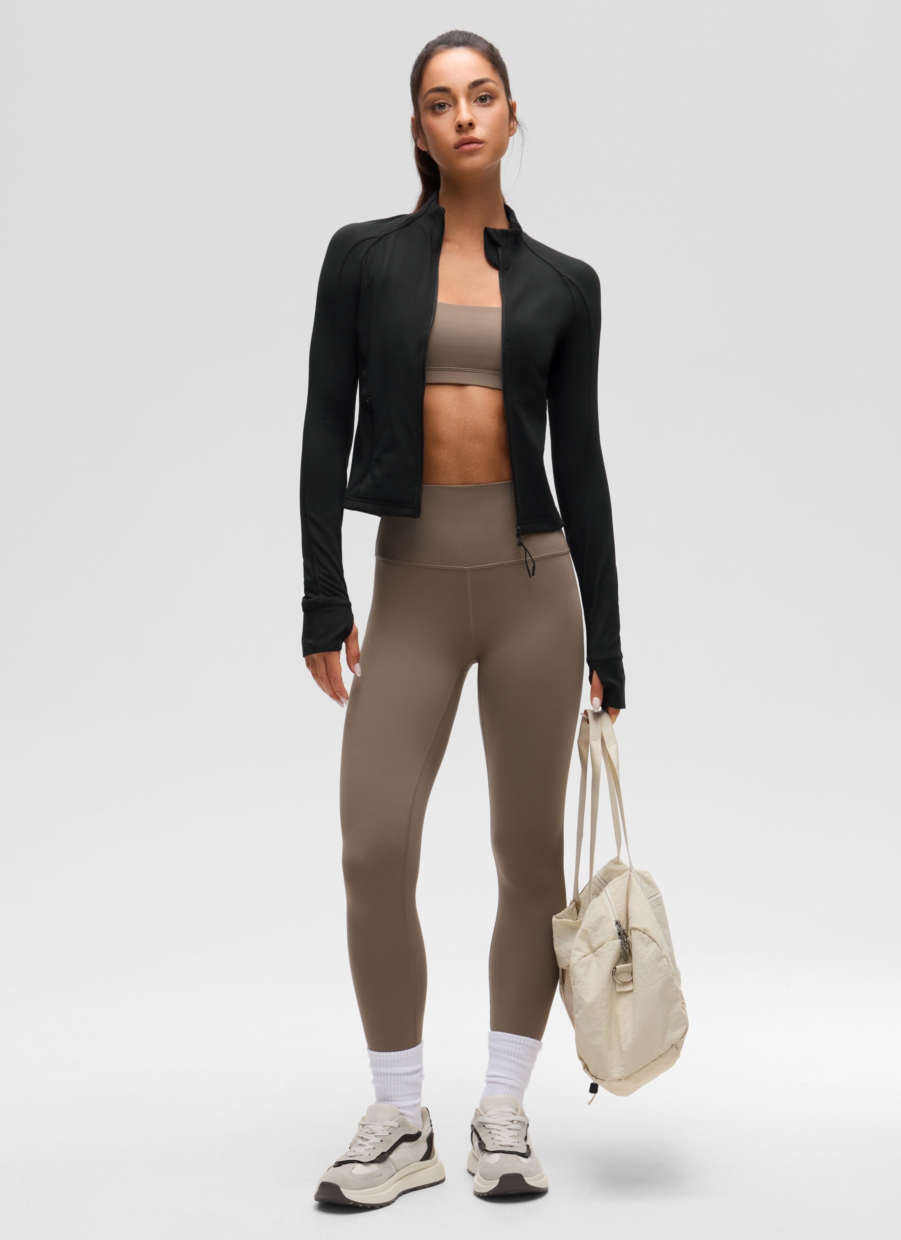 Chaqueta corta con cremallera completa y bolsillos Butterluxe para mujer CRZ YOGA Black