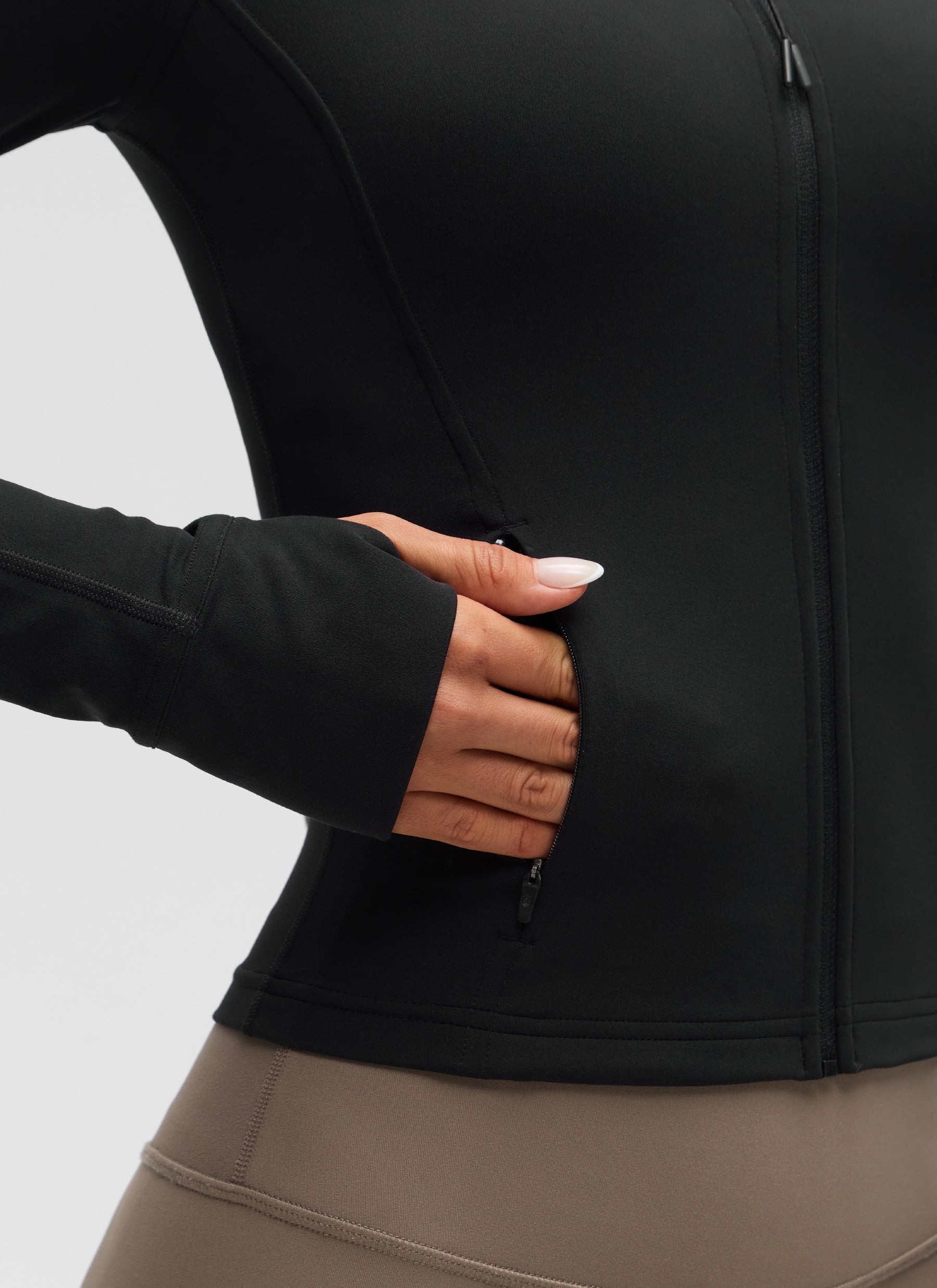 Chaqueta corta con cremallera completa y bolsillos Butterluxe para mujer CRZ YOGA Black