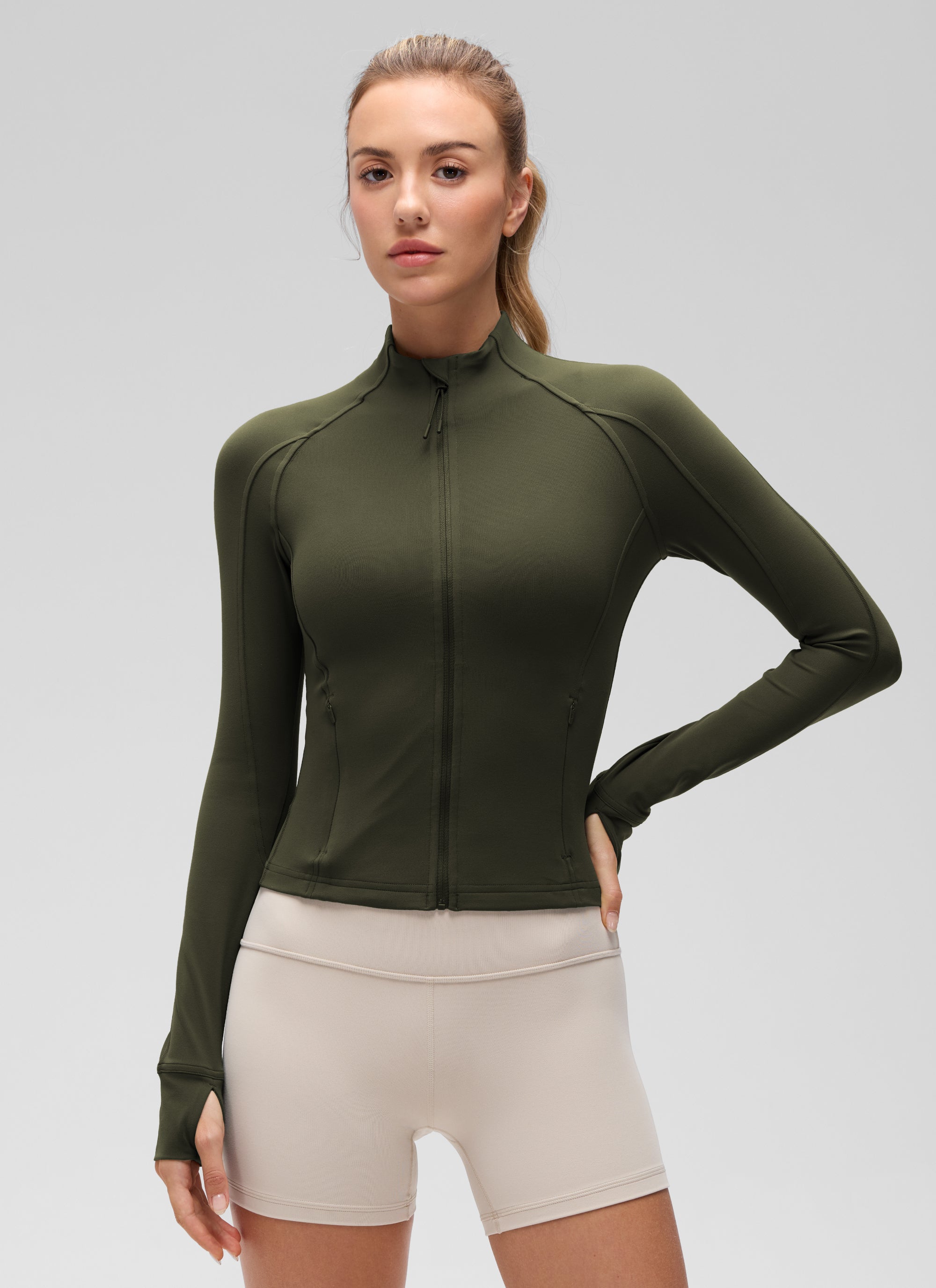Chaqueta corta con cremallera completa y bolsillos Butterluxe para mujer CRZ YOGA Olive Green