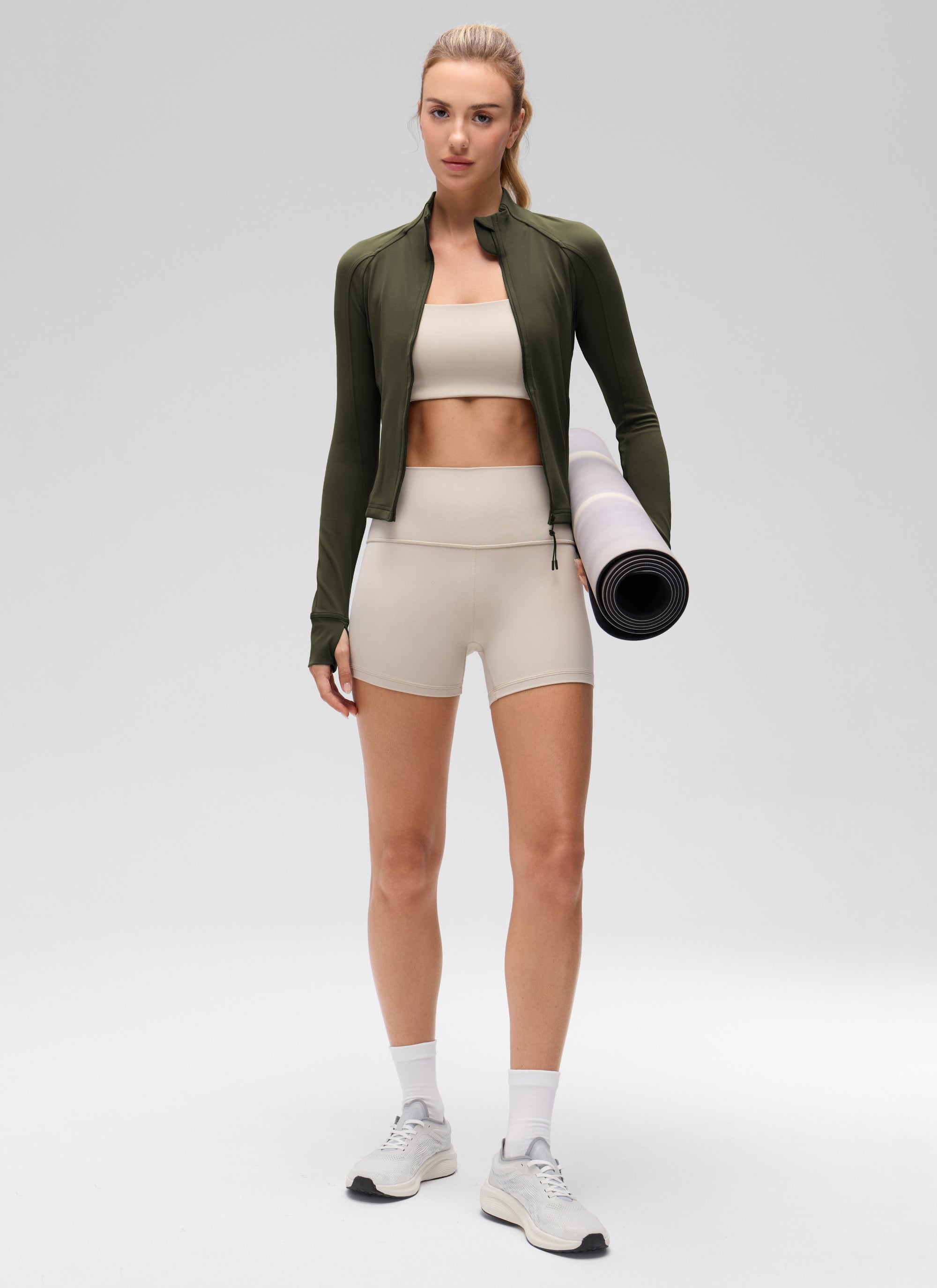 Chaqueta corta con cremallera completa y bolsillos Butterluxe para mujer CRZ YOGA Olive Green