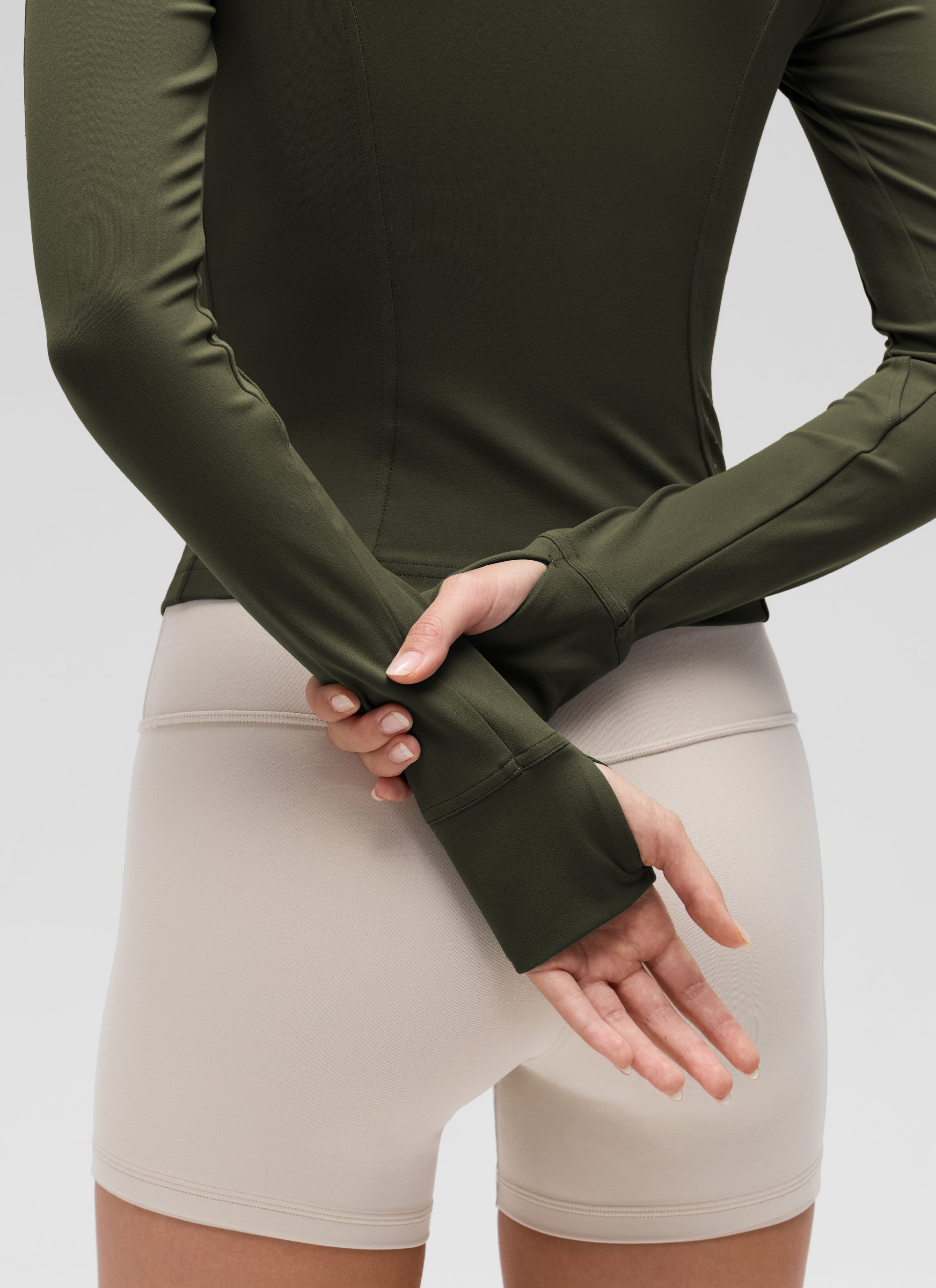 Chaqueta corta con cremallera completa y bolsillos Butterluxe para mujer CRZ YOGA Olive Green