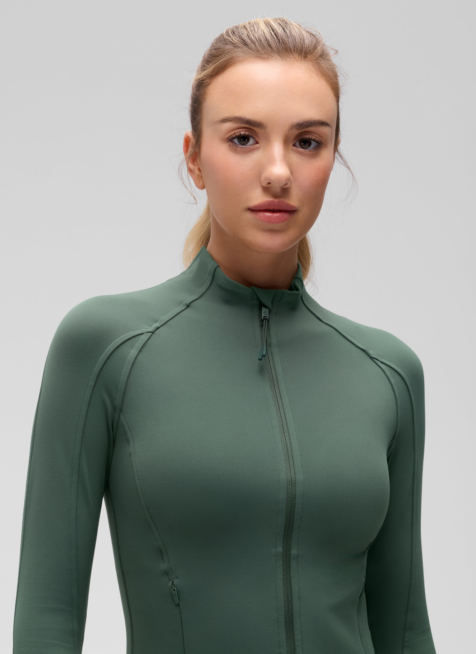 Chaqueta corta con cremallera completa Butterluxe para mujer CRZ YOGA, Verde Bosque Oscuro