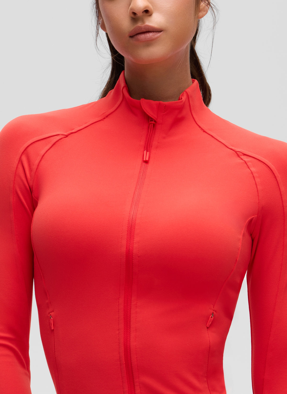 CRZ YOGA Chaqueta corta con bolsillos y cremallera completa para mujer « Butterluxe », color rojo intenso @model_info:Isidora