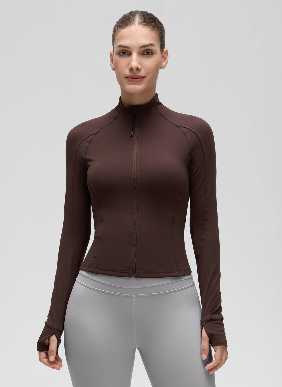 CRZ YOGA Chaqueta corta con bolsillos y cremallera completa para mujer « Butterluxe », color marrón «Hot Fudge» @model_info:J