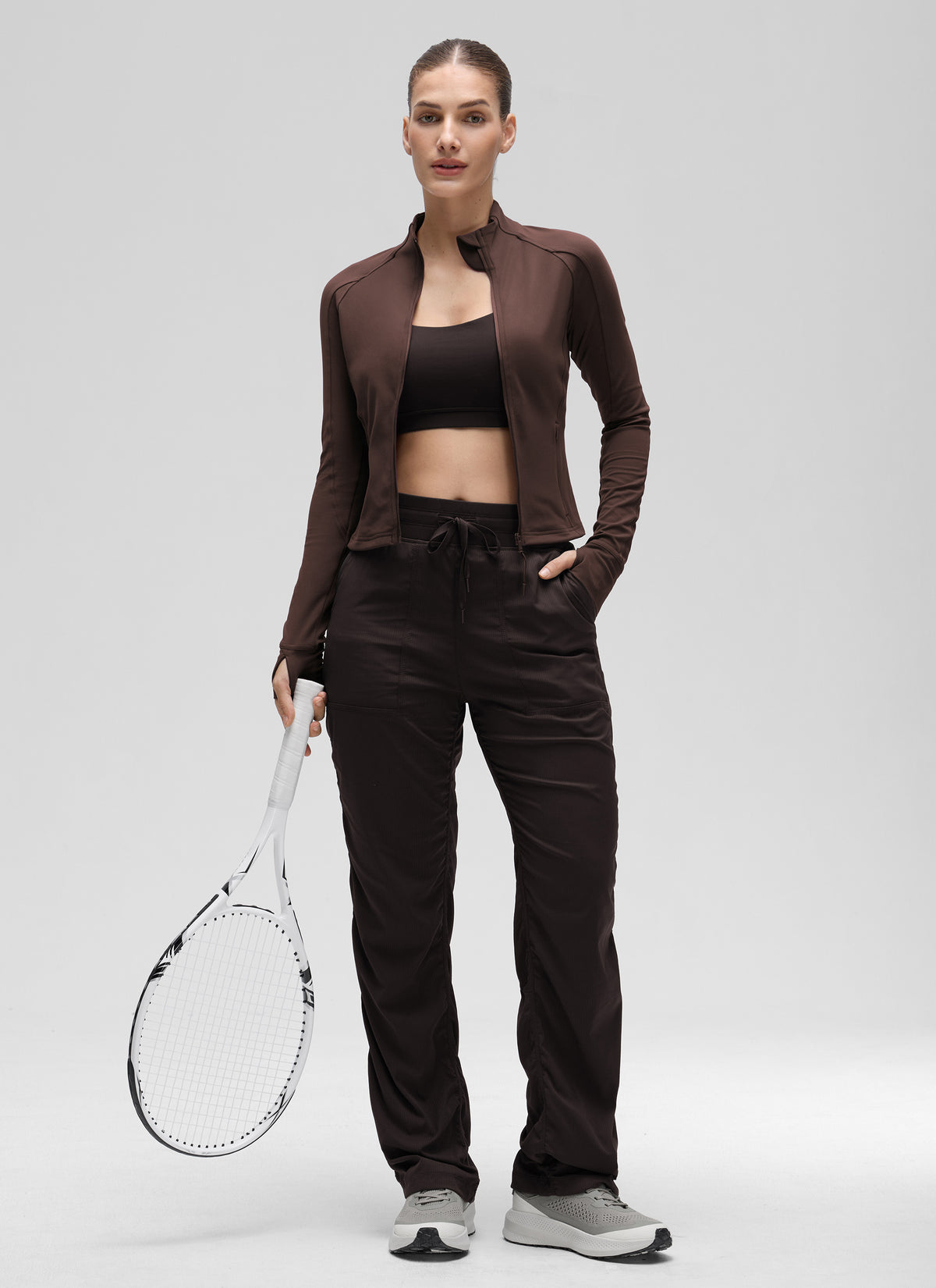 CRZ YOGA Chaqueta corta con bolsillos y cremallera completa para mujer « Butterluxe », color marrón «Hot Fudge» @model_info:J