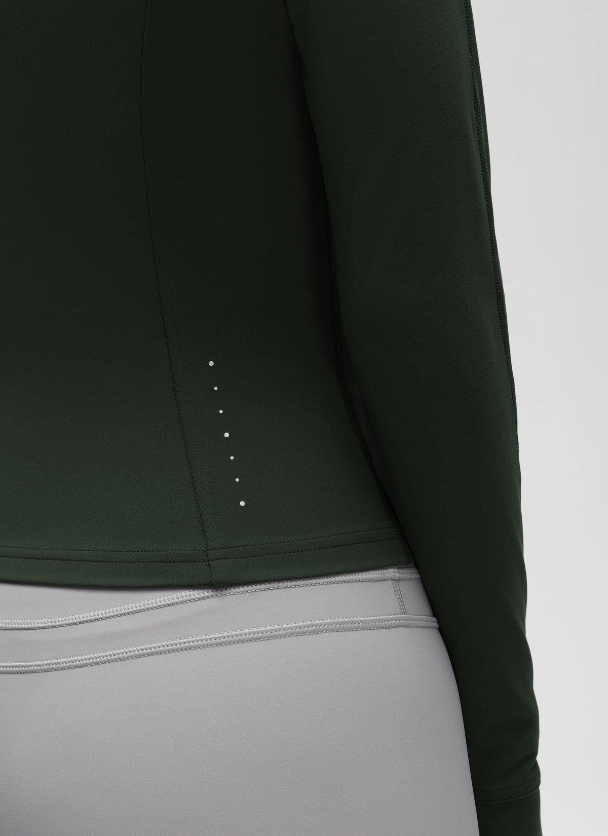 CRZ YOGA Chaqueta corta con bolsillos y cremallera completa para mujer « Butterluxe », color «Legend Green» @model_info:J