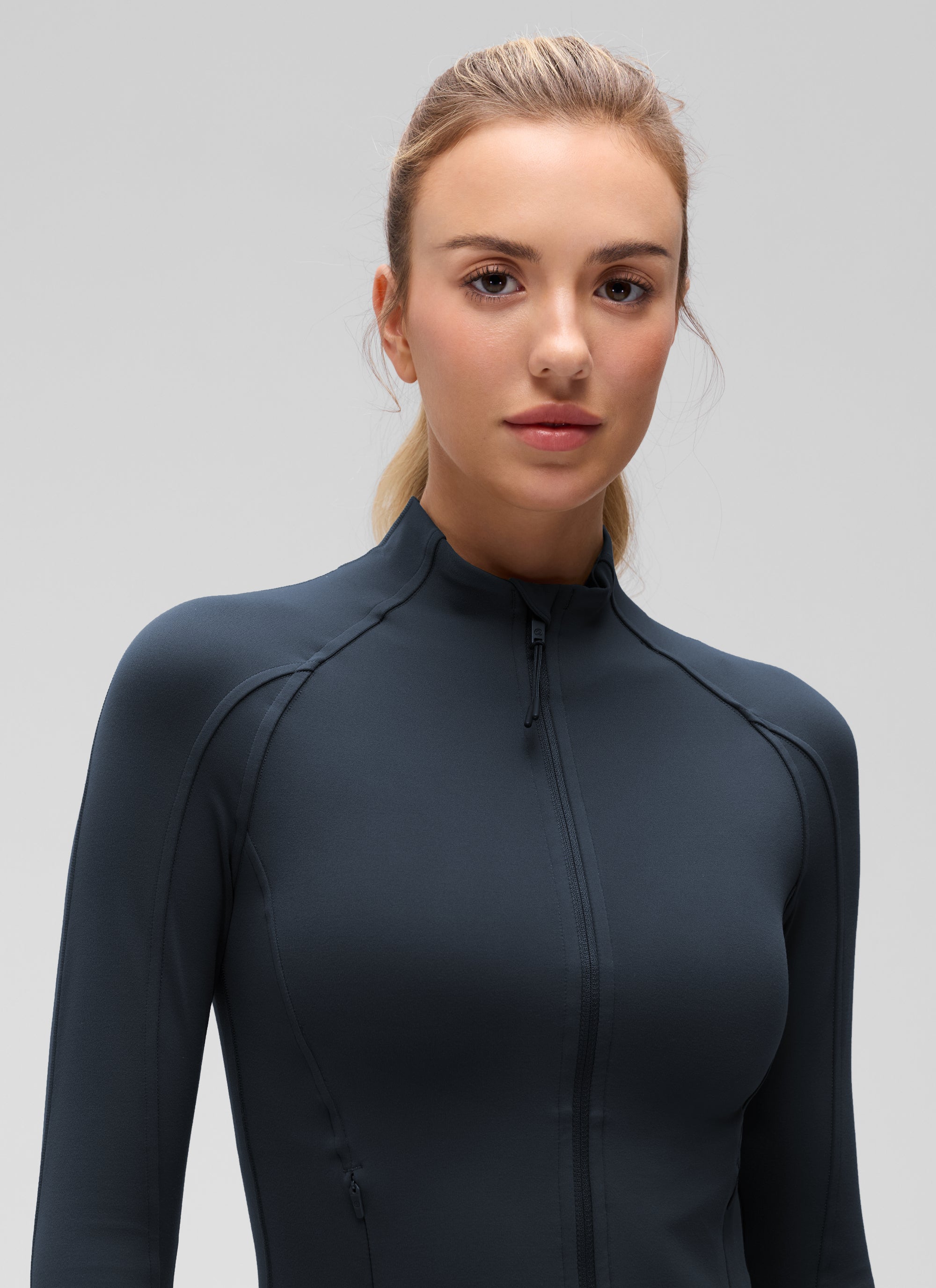 Chaqueta corta con cremallera completa y bolsillos Butterluxe para mujer CRZ YOGA True Navy