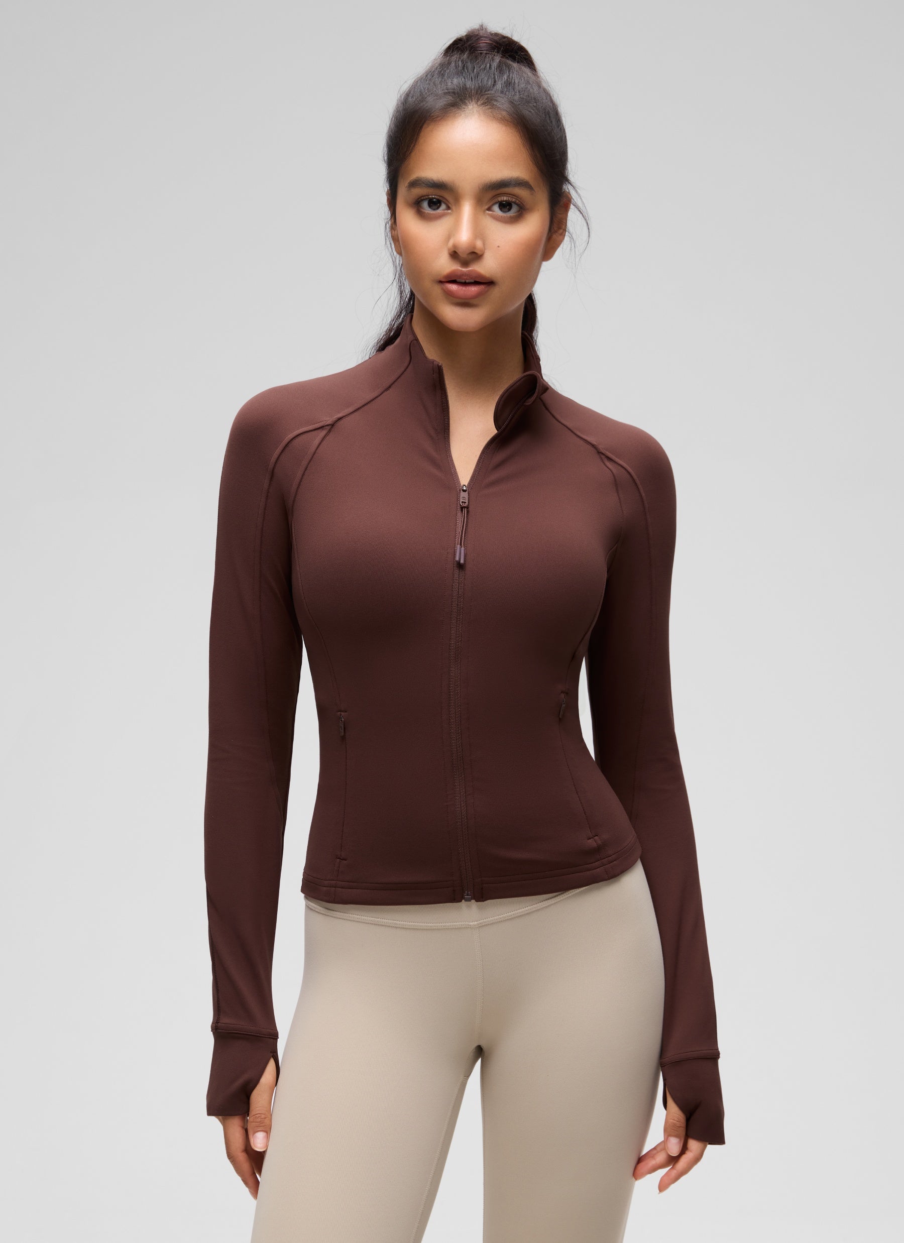 Chaqueta corta con cremallera completa y bolsillos Butterluxe para mujer CRZ YOGA Taupe