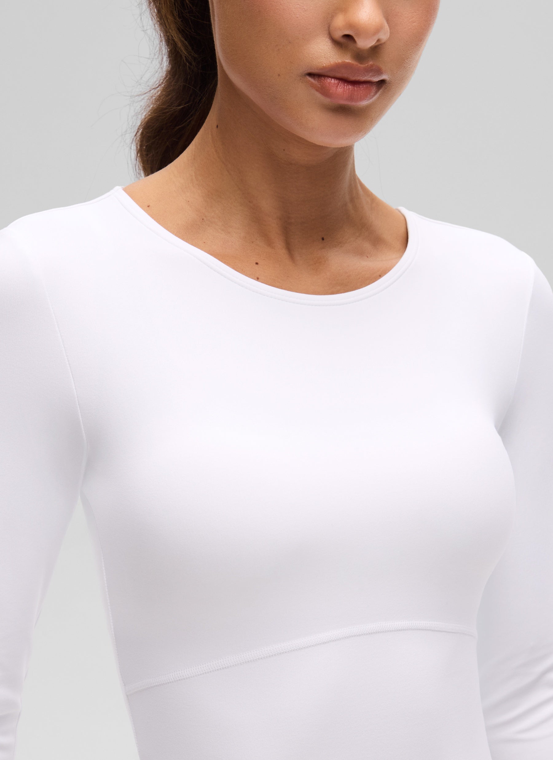 Camiseta corta de manga larga Butterluxe con costura frontal para yoga de corte entallado para mujer CRZ YOGA White @model_info:J