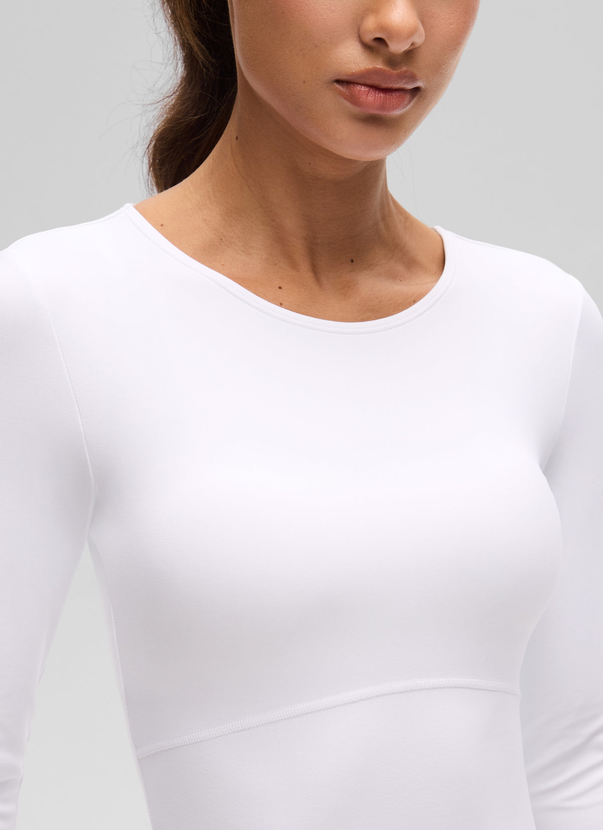 Camiseta corta de manga larga Butterluxe con costura frontal para yoga de corte entallado para mujer CRZ YOGA White @model_info:J