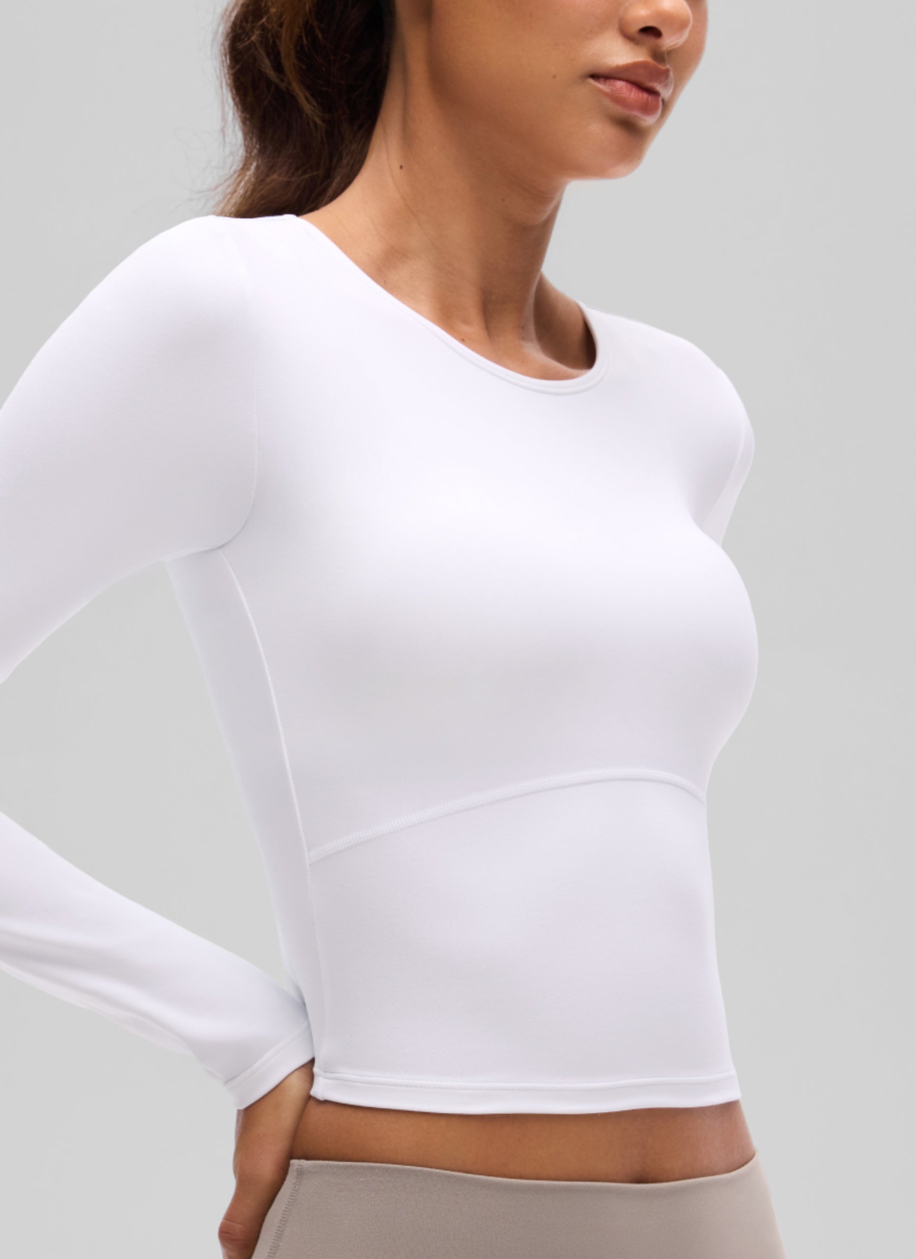 Camiseta corta de manga larga Butterluxe con costura frontal para yoga de corte entallado para mujer CRZ YOGA White @model_info:J